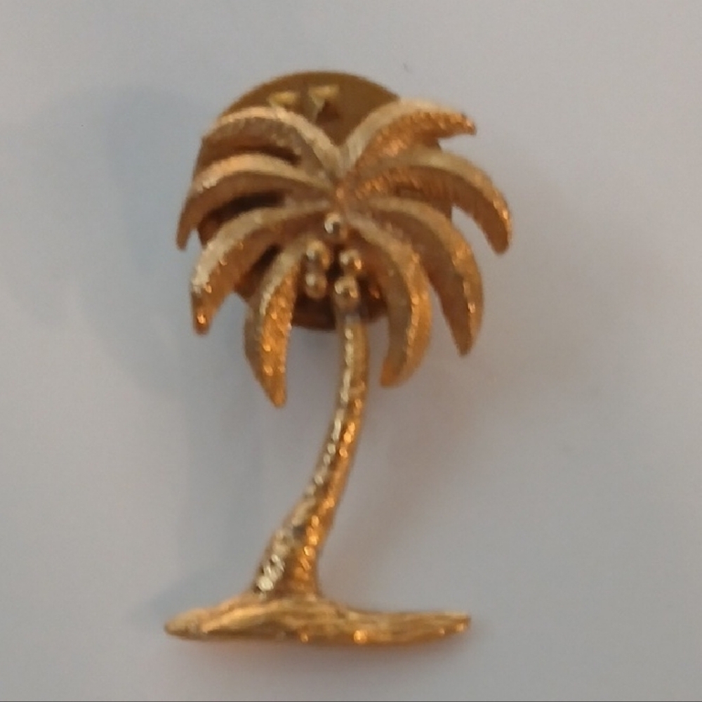 Gold Palm Tree Pin - Picture 5 of 5